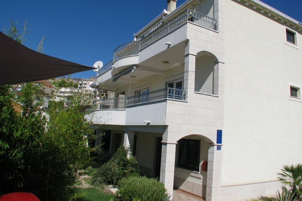 Apartments Miljak Omiš Extérieur photo
